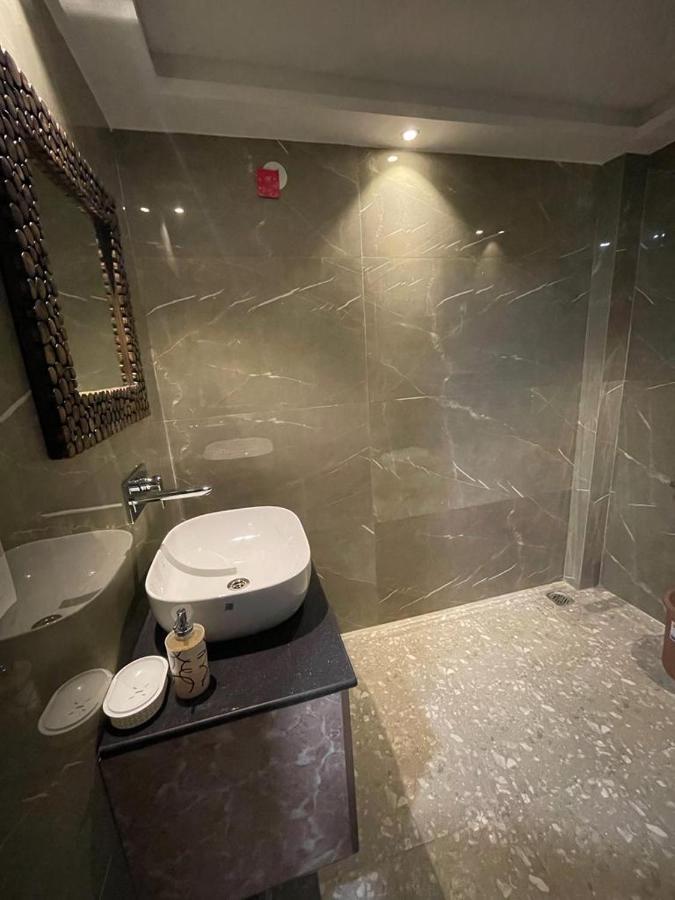Flxho Uno - Serviced Apartment & Rooms - Golf Course Road Γκουργκάον Εξωτερικό φωτογραφία