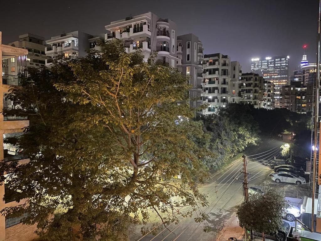 Flxho Uno - Serviced Apartment & Rooms - Golf Course Road Γκουργκάον Εξωτερικό φωτογραφία