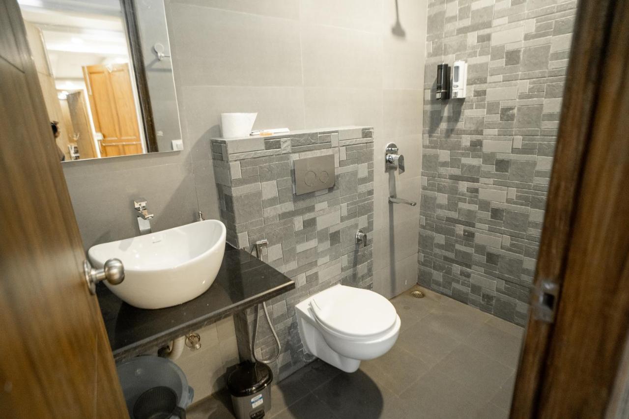 Flxho Uno - Serviced Apartment & Rooms - Golf Course Road Γκουργκάον Εξωτερικό φωτογραφία